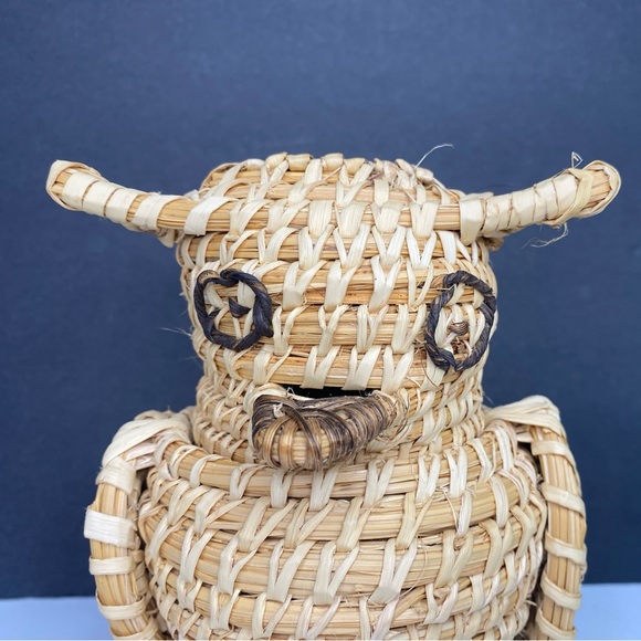 Vintage Tribal Native American Indian Figural Owl Hand Woven Basket 7.5” - Picture 10 of 12